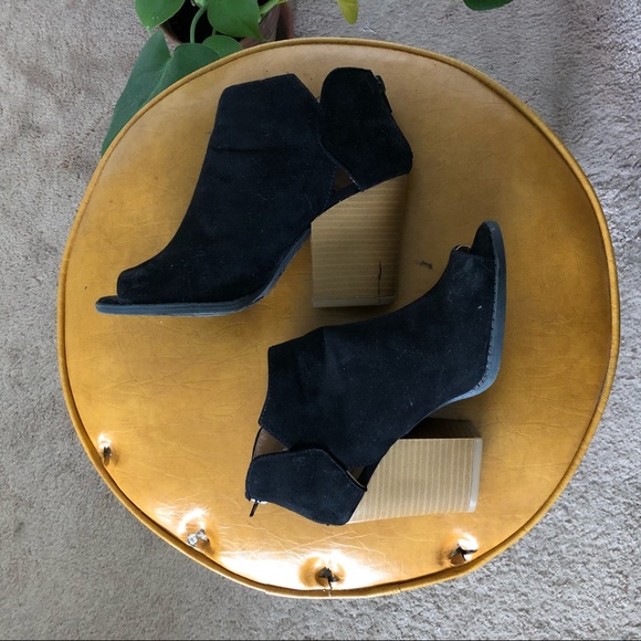 Black open toed bootie - Picture 2 of 2